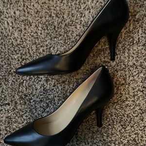 Black leather pumps 2.5’ heel worn once
